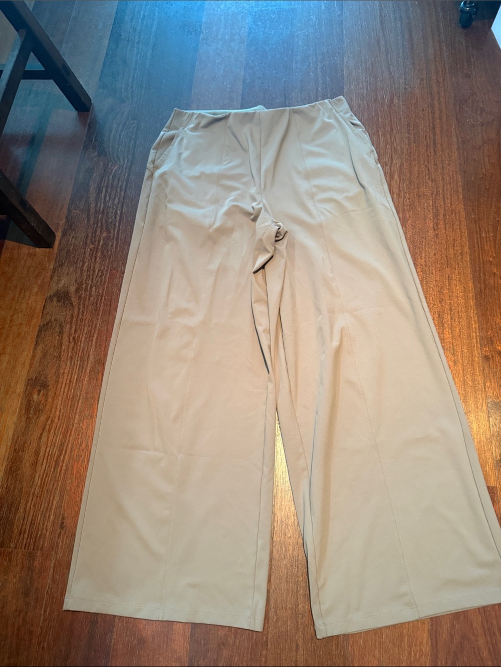 Old Navy Women's Wide-Leg Pants in Light Taupe